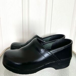 Dansko Black Oiled Leather Professional Clogs Size 10.5/11
